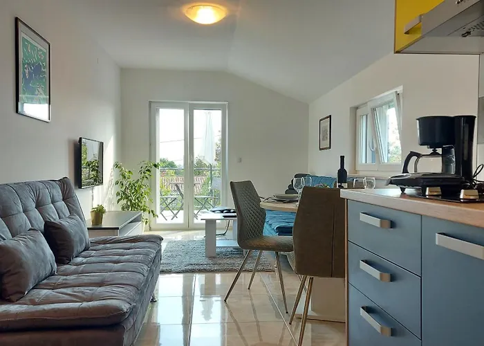 Brajde Krk, * Pinezići